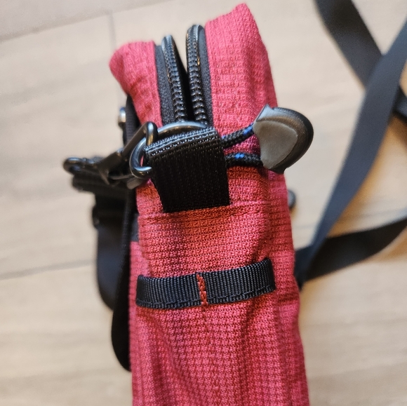 Mountain Equipment Co-op crossbody bag - Picture 4 of 6